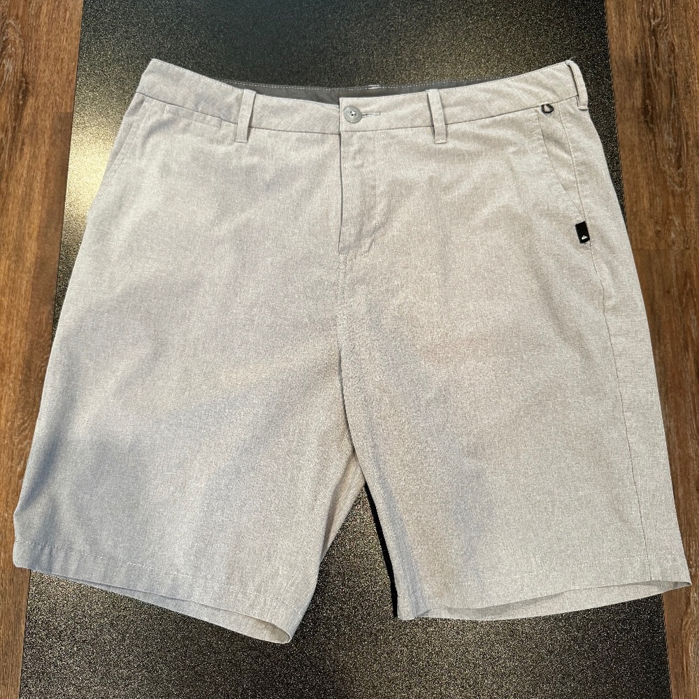 Quiksilver Union Heather 20" Length Amphibian Shorts, 36, Excellent Condition